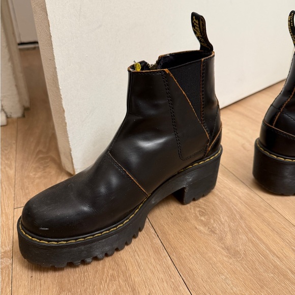 Dr.Martens SMOOTH LEATHER PLATFORM CHELSEA BOOTS - Picture 5 of 6